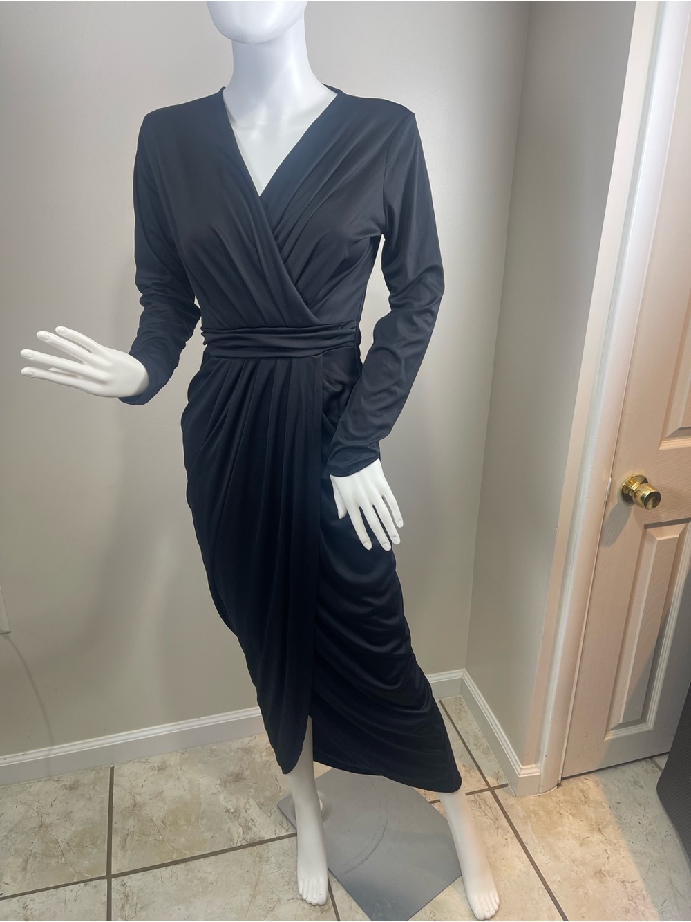 Elegant Black Long-Sleeve Wrap Midi Dress